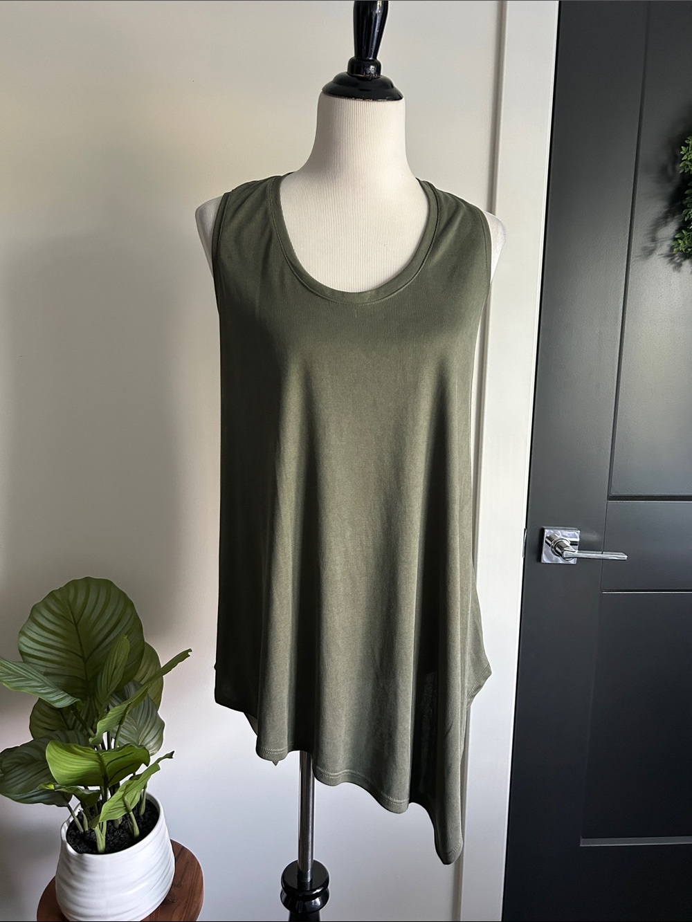 Apt 9 M olive green sleeveless stretchy loose fit boho tank tunic